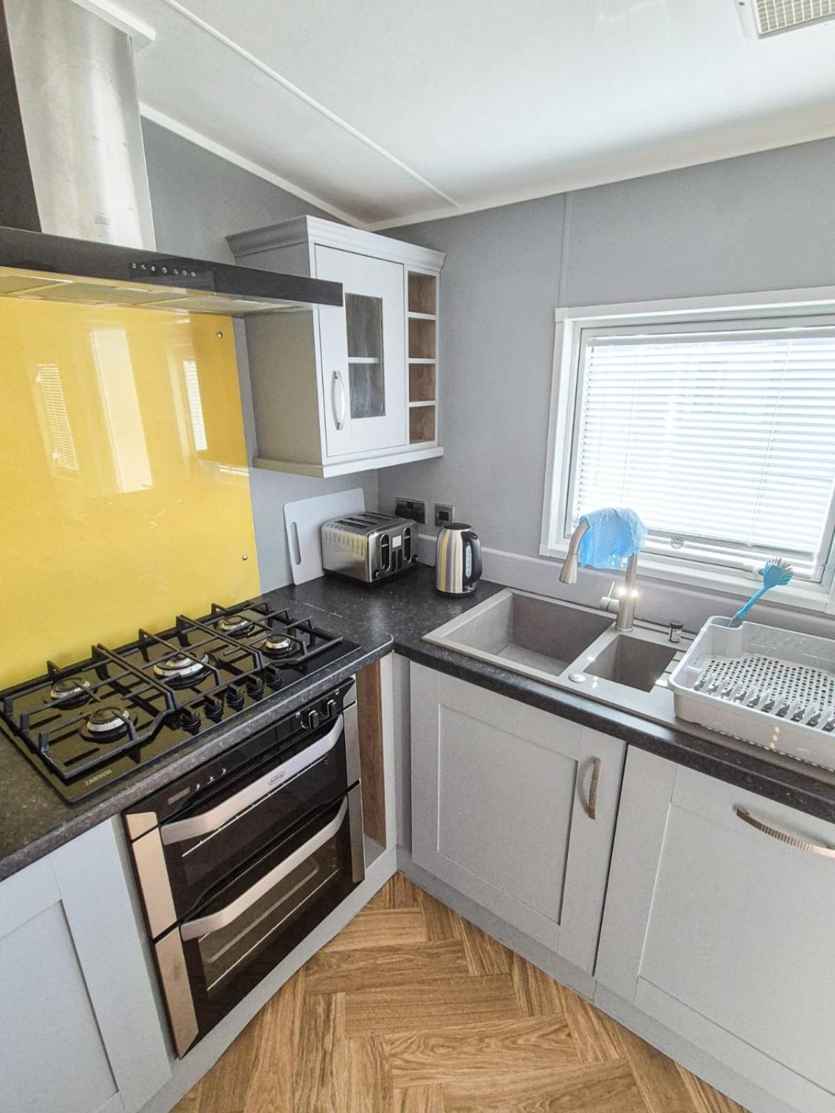 Whitstable Beaumont Hotel Seasalter Екстериор снимка